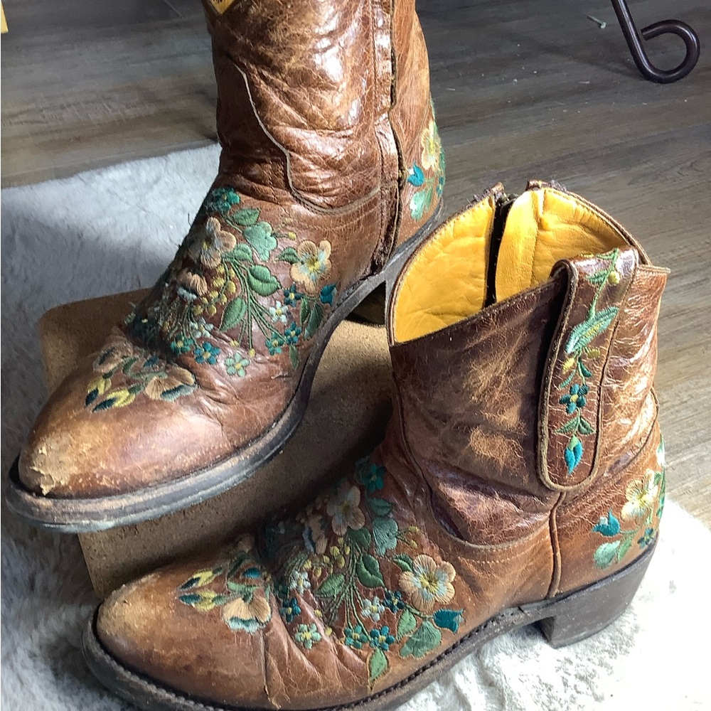 Whimsical Embroidered Old Gringo Ankle Boots